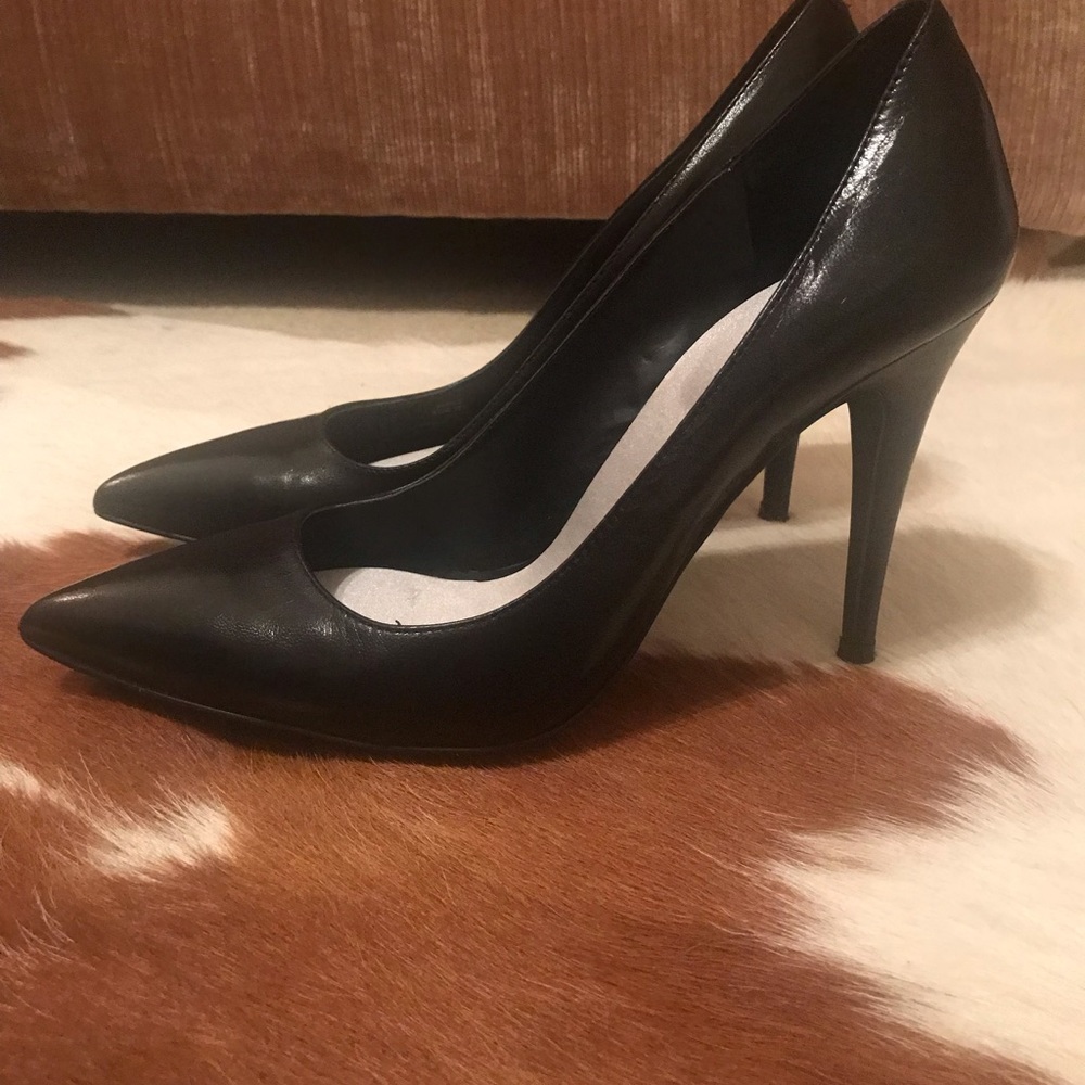 Classic BCBG Leather Pumps